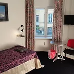 Jorgensen Hostel *