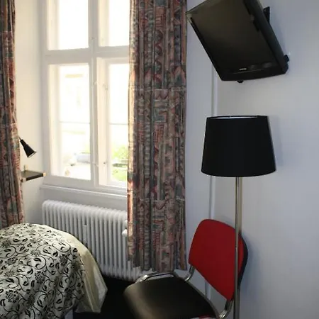 Jorgensen Hostal *